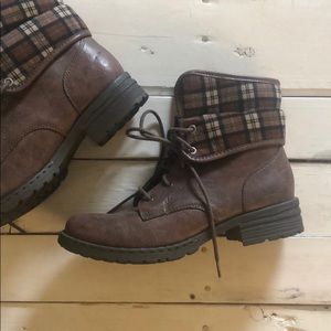 b.o.c Brown & Plaid Booties